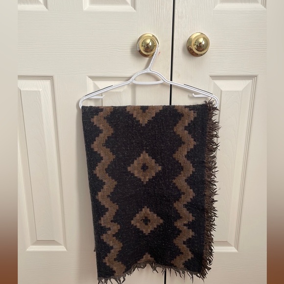 Aritzia Wilfred Wool Blanket Scarf - Dark Brown/ Grey & Camel/Beige - Reversible - Picture 3 of 3